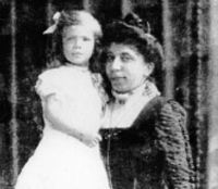 Olga S&uuml;skind mit Tochter Adele de Vries